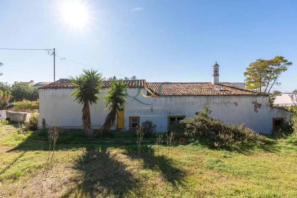Villa to be renovated For Sale in Loulé (São Clemente) Villa to be renovated For Sale in Loulé (São Clemente)