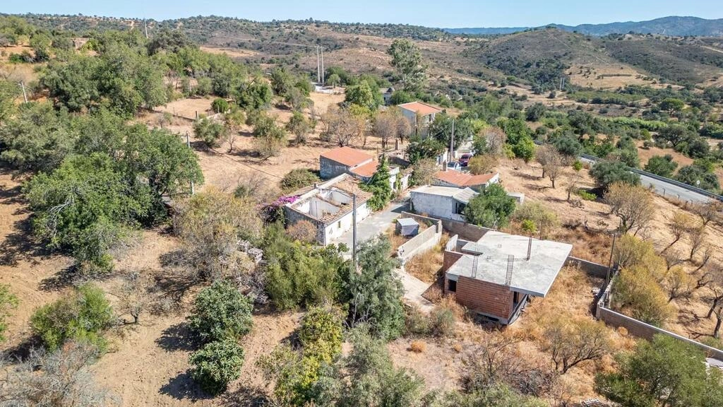 Villa to be renovated For Sale in Querença Villa to be renovated For Sale in Querença
