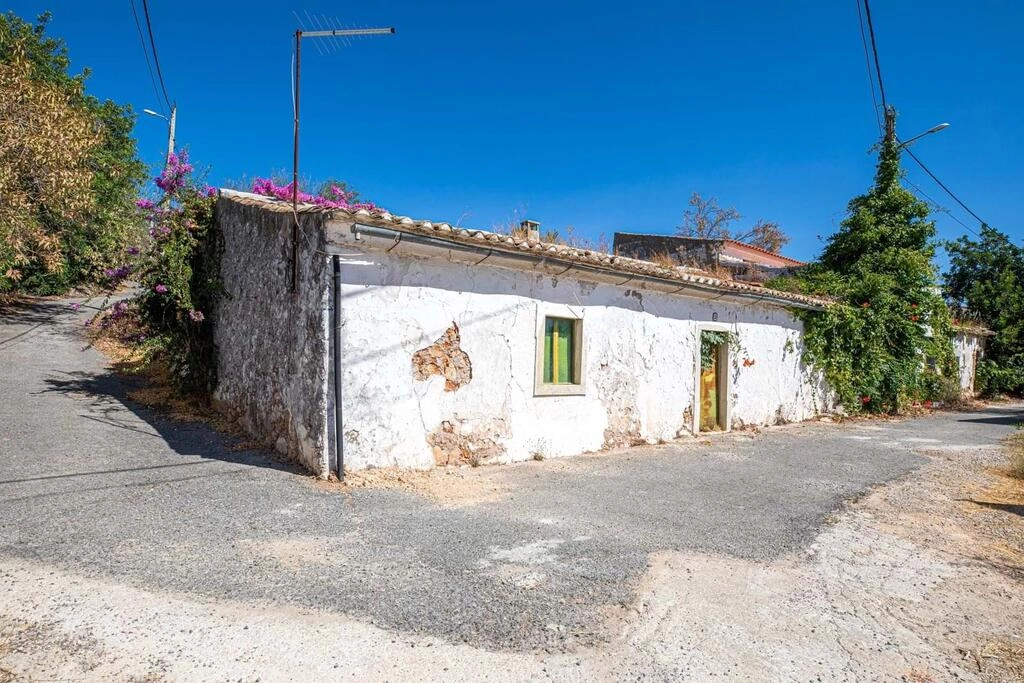 Villa to be renovated For Sale in Querença Villa to be renovated For Sale in Querença