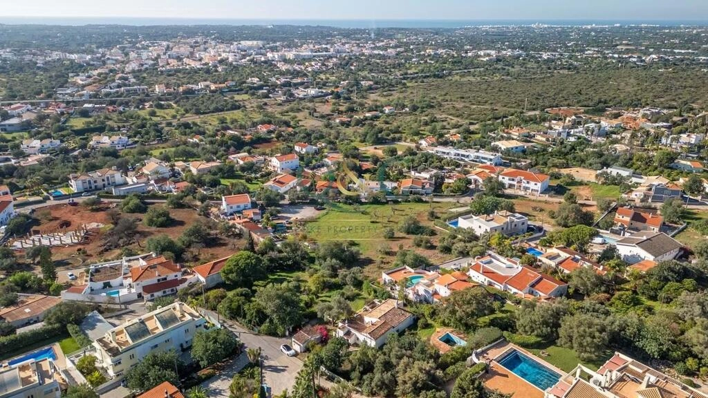 Villa to be renovated à vendre à Loulé (São Clemente) Villa to be renovated à vendre à Loulé (São Clemente)