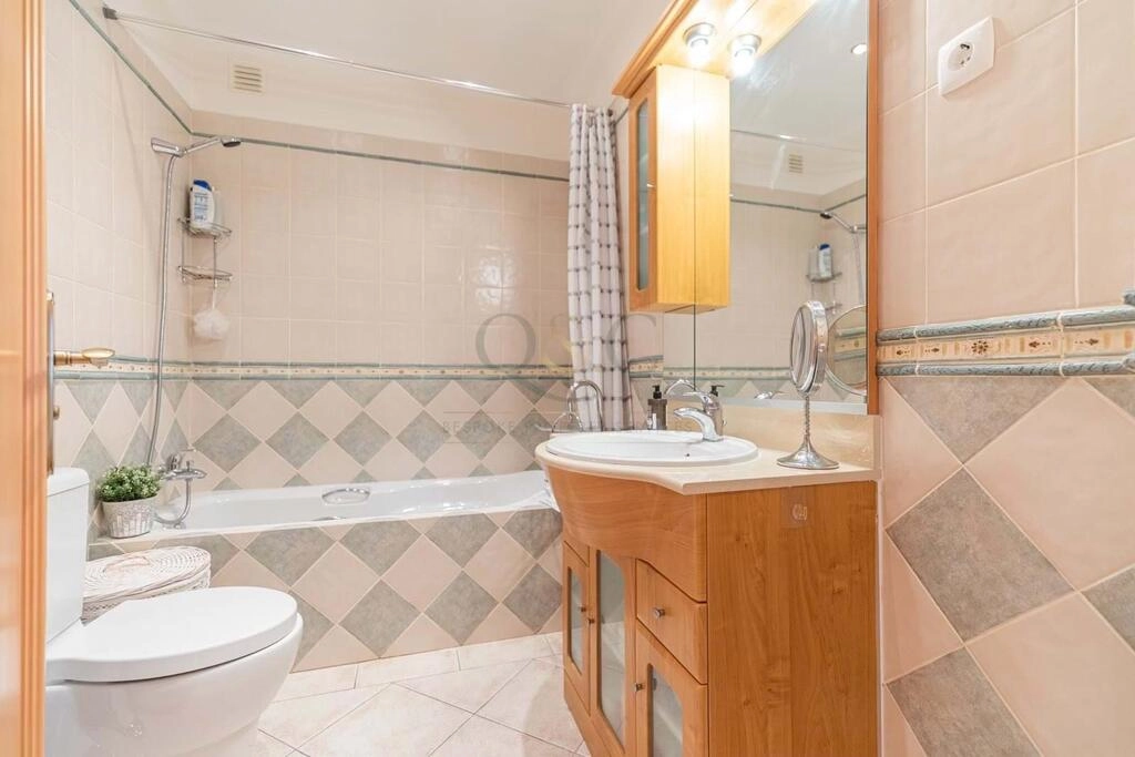 3 Bedroom Apartment For Sale in Santa Bárbara de Nexe 3 Bedroom Apartment For Sale in Santa Bárbara de Nexe