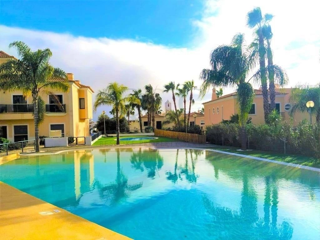 3 Bedroom Apartment For Sale in Santa Bárbara de Nexe 3 Bedroom Apartment For Sale in Santa Bárbara de Nexe