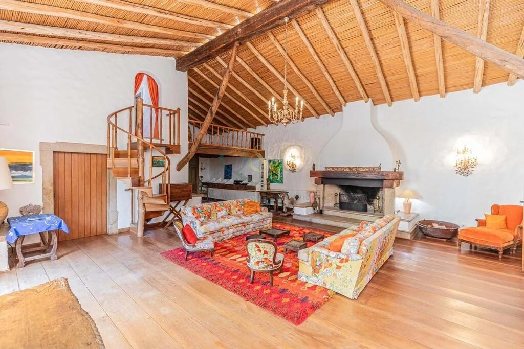6 Bedroom Farmhouse For Sale in Santa Bárbara de Nexe 6 Bedroom Farmhouse For Sale in Santa Bárbara de Nexe
