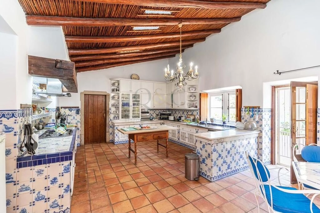6 Bedroom Farmhouse For Sale in Santa Bárbara de Nexe 6 Bedroom Farmhouse For Sale in Santa Bárbara de Nexe