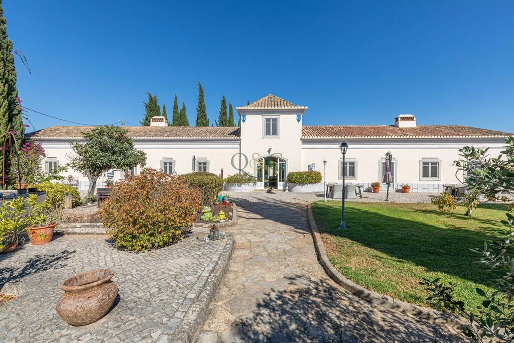 9 Bedroom Farmhouse For Sale in São Brás de Alportel 9 Bedroom Farmhouse For Sale in São Brás de Alportel