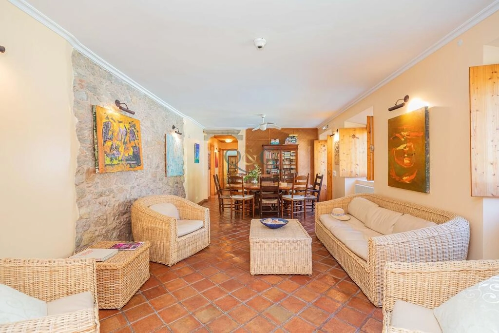9 Bedroom Farmhouse For Sale in São Brás de Alportel 9 Bedroom Farmhouse For Sale in São Brás de Alportel