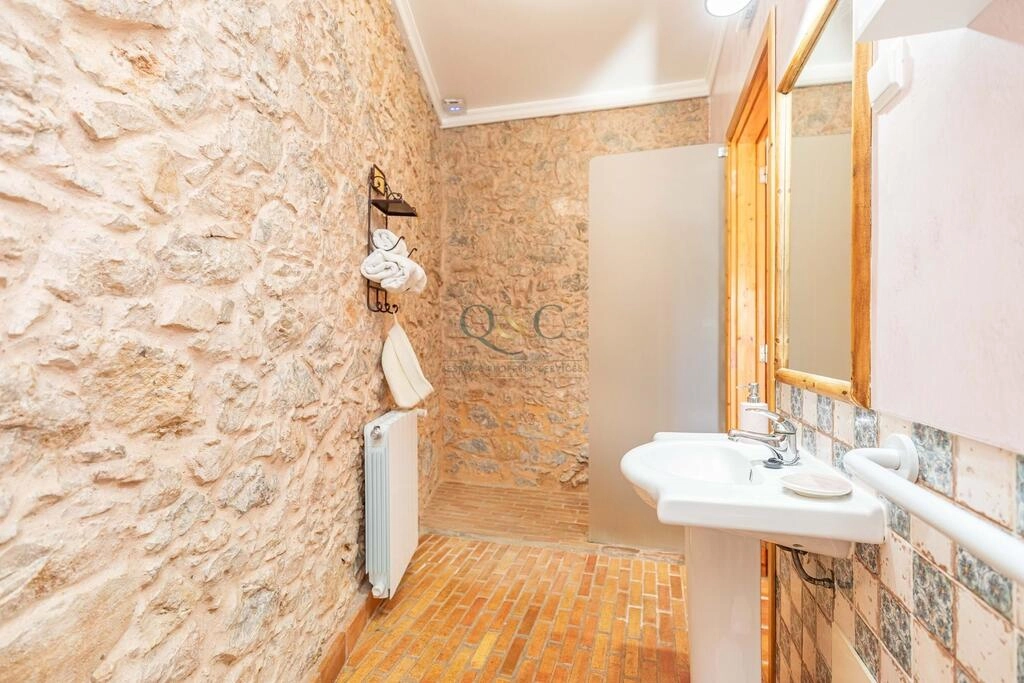 9 Bedroom Farmhouse For Sale in São Brás de Alportel 9 Bedroom Farmhouse For Sale in São Brás de Alportel