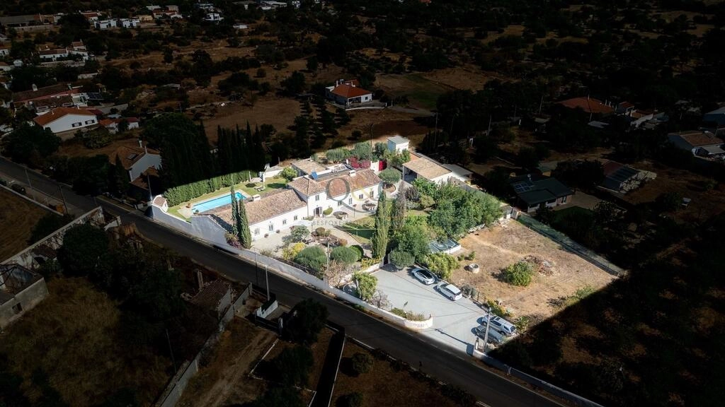 9 Bedroom Farmhouse For Sale in São Brás de Alportel 9 Bedroom Farmhouse For Sale in São Brás de Alportel