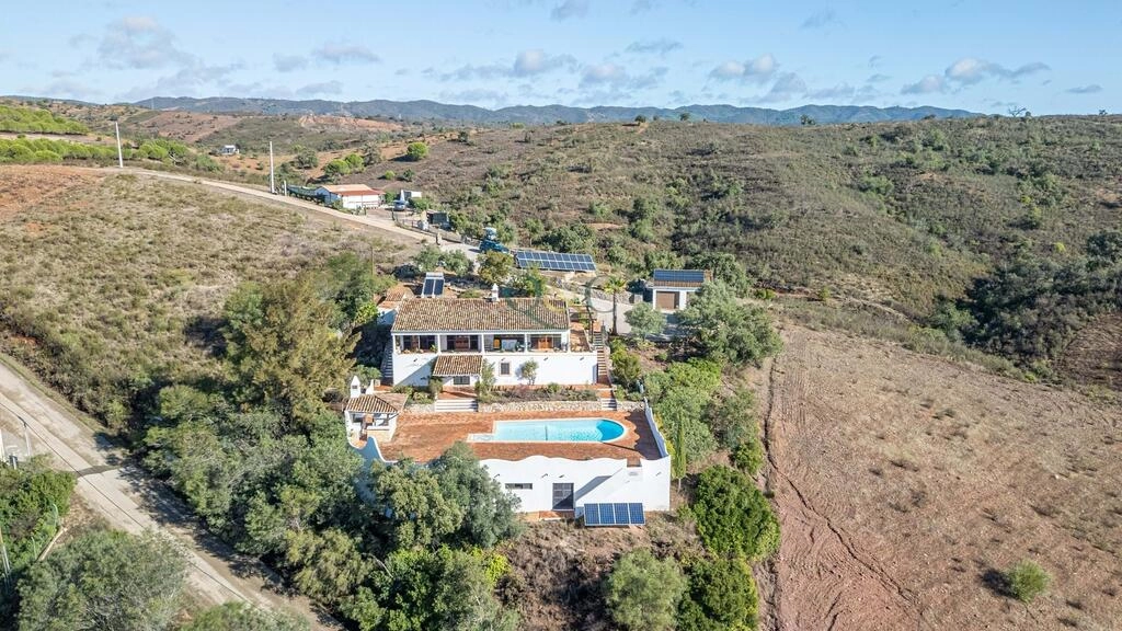 3 Bedroom Villa For Sale in São Brás de Alportel 3 Bedroom Villa For Sale in São Brás de Alportel