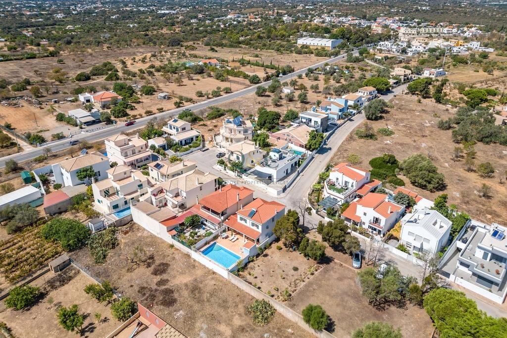 3 Bedroom Villa For Sale in Fuseta 3 Bedroom Villa For Sale in Fuseta