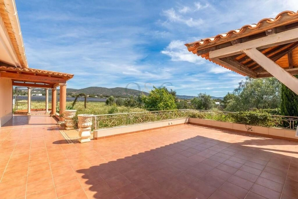 3 Bedroom Villa For Sale in Santa Bárbara de Nexe 3 Bedroom Villa For Sale in Santa Bárbara de Nexe