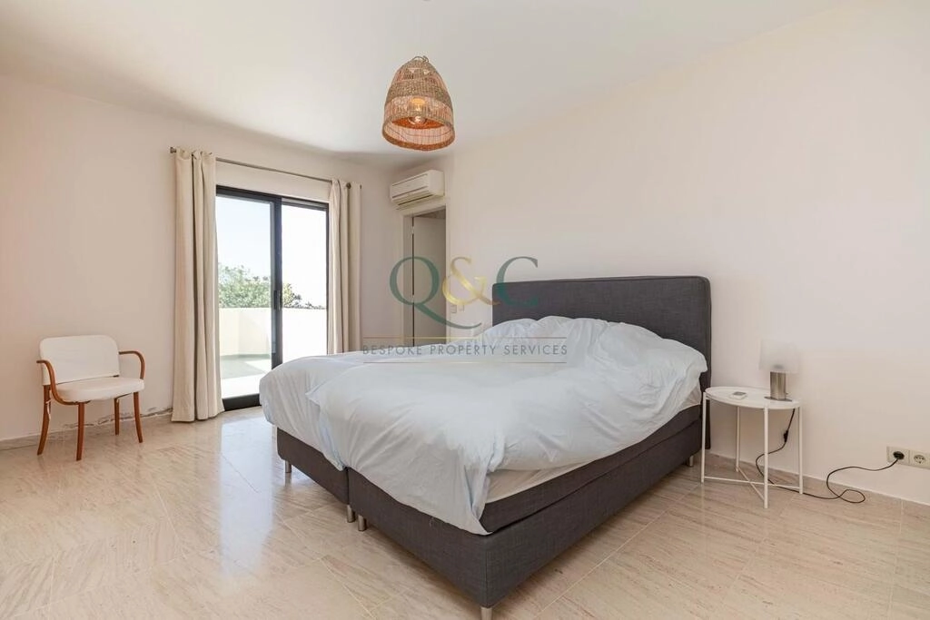 Villa avec 3 chambres à vendre à Loulé (São Sebastião) Villa avec 3 chambres à vendre à Loulé (São Sebastião)