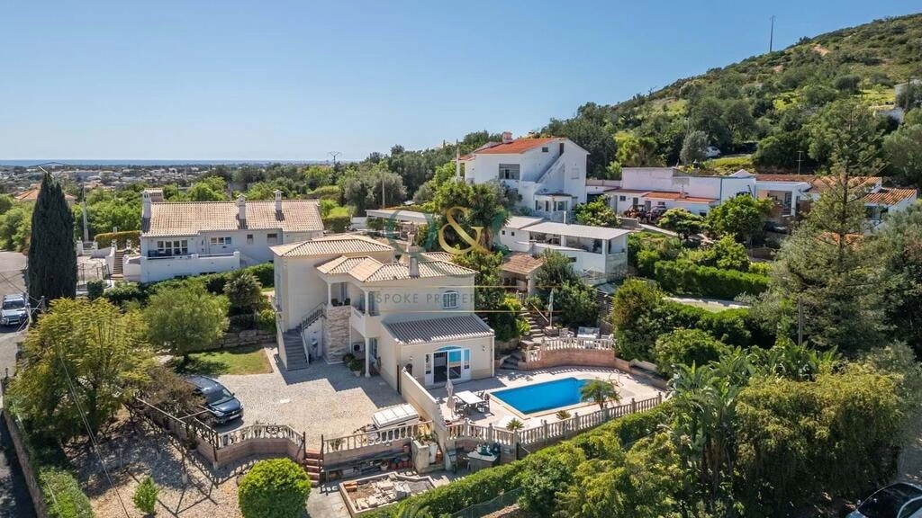 Villa avec 3 chambres à vendre à Loulé (São Sebastião) Villa avec 3 chambres à vendre à Loulé (São Sebastião)