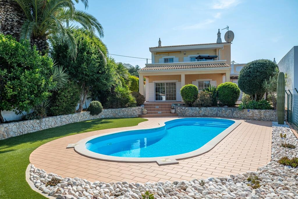 Villa avec 3 chambres à vendre à Santa Bárbara de Nexe Villa avec 3 chambres à vendre à Santa Bárbara de Nexe