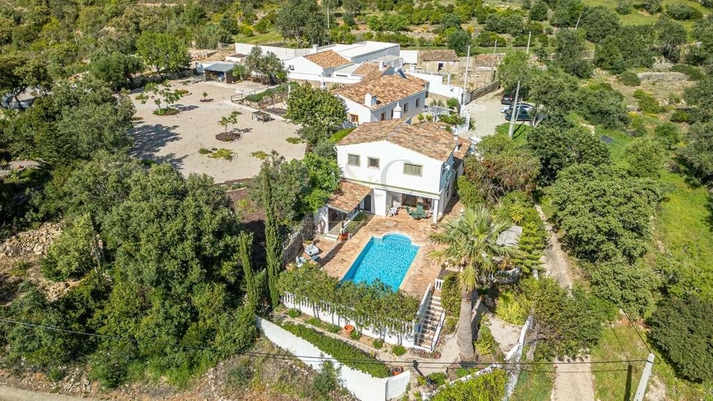 Villa com 3 quartos à venda em Conceição Villa com 3 quartos à venda em Conceição