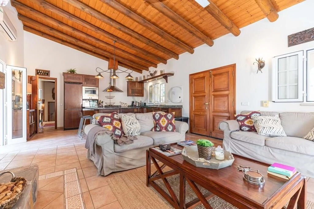 Villa com 3 quartos à venda em Salir Villa com 3 quartos à venda em Salir