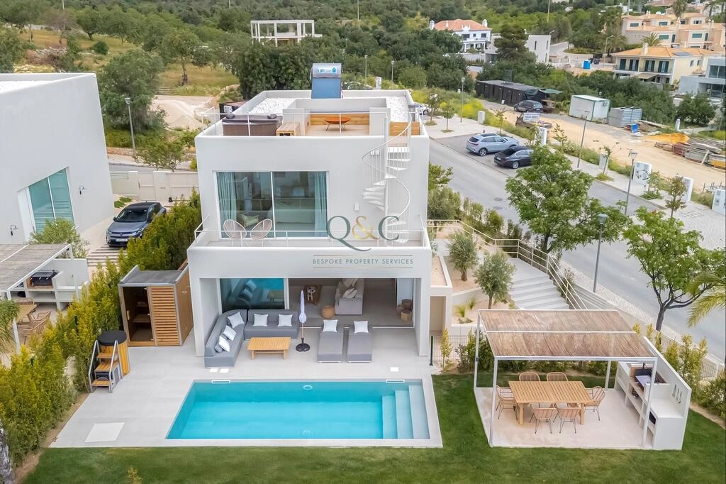 Villa com 3 quartos à venda em Santa Bárbara de Nexe Villa com 3 quartos à venda em Santa Bárbara de Nexe