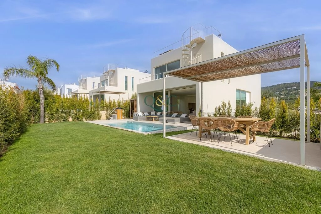 Villa com 3 quartos à venda em Santa Bárbara de Nexe Villa com 3 quartos à venda em Santa Bárbara de Nexe
