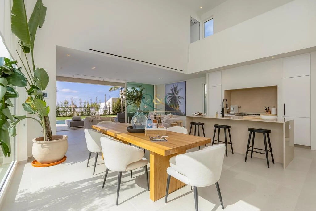 Villa com 3 quartos à venda em Santa Bárbara de Nexe Villa com 3 quartos à venda em Santa Bárbara de Nexe