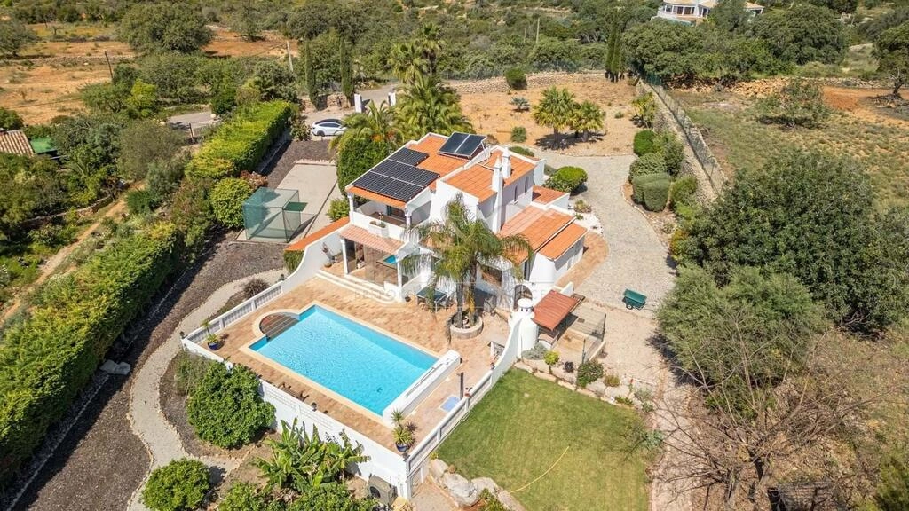 Villa com 3 quartos à venda em Conceição Villa com 3 quartos à venda em Conceição