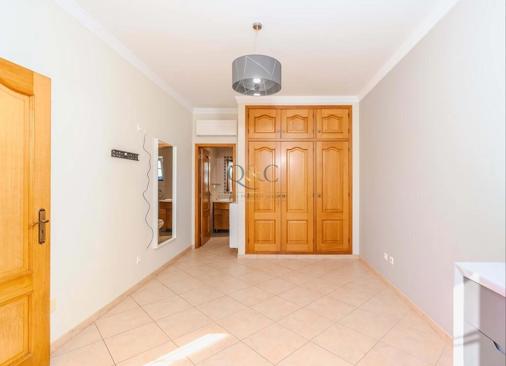 4 Bedroom Villa For Sale in Loulé (São Clemente) 4 Bedroom Villa For Sale in Loulé (São Clemente)