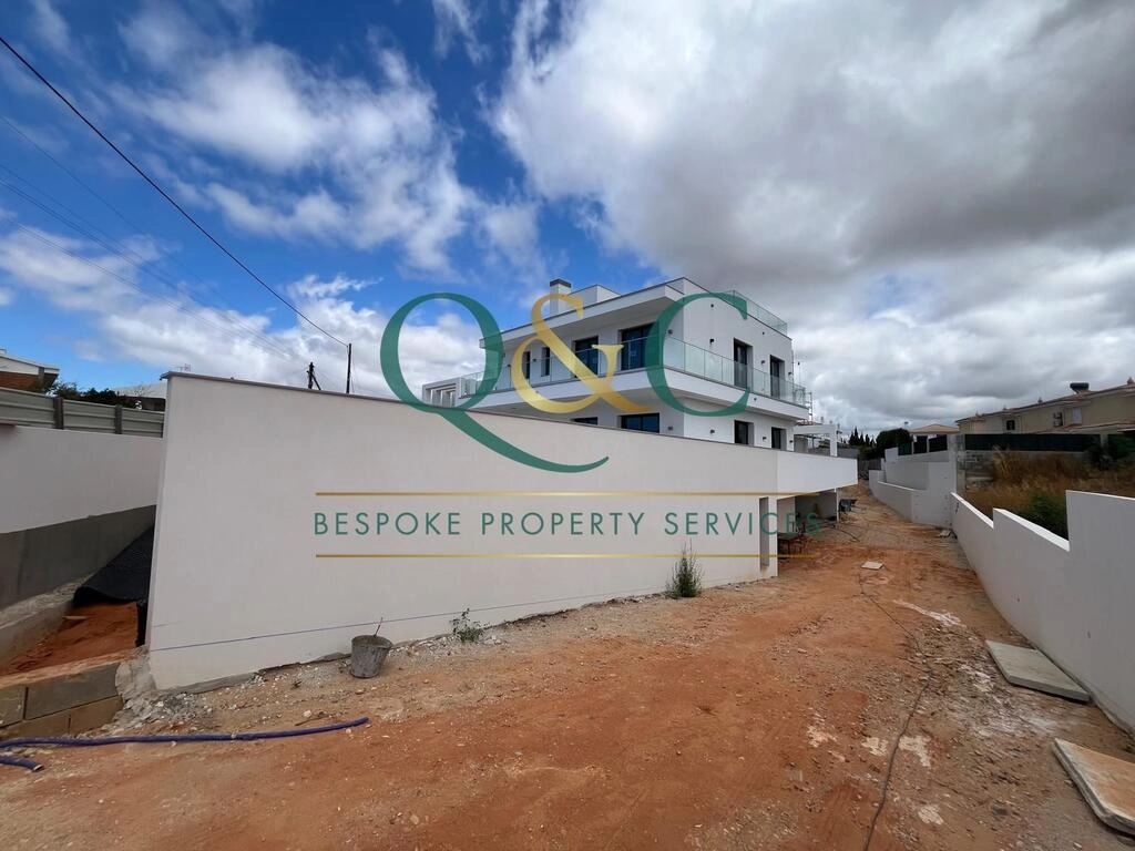 4 Bedroom Villa For Sale in Almancil 4 Bedroom Villa For Sale in Almancil