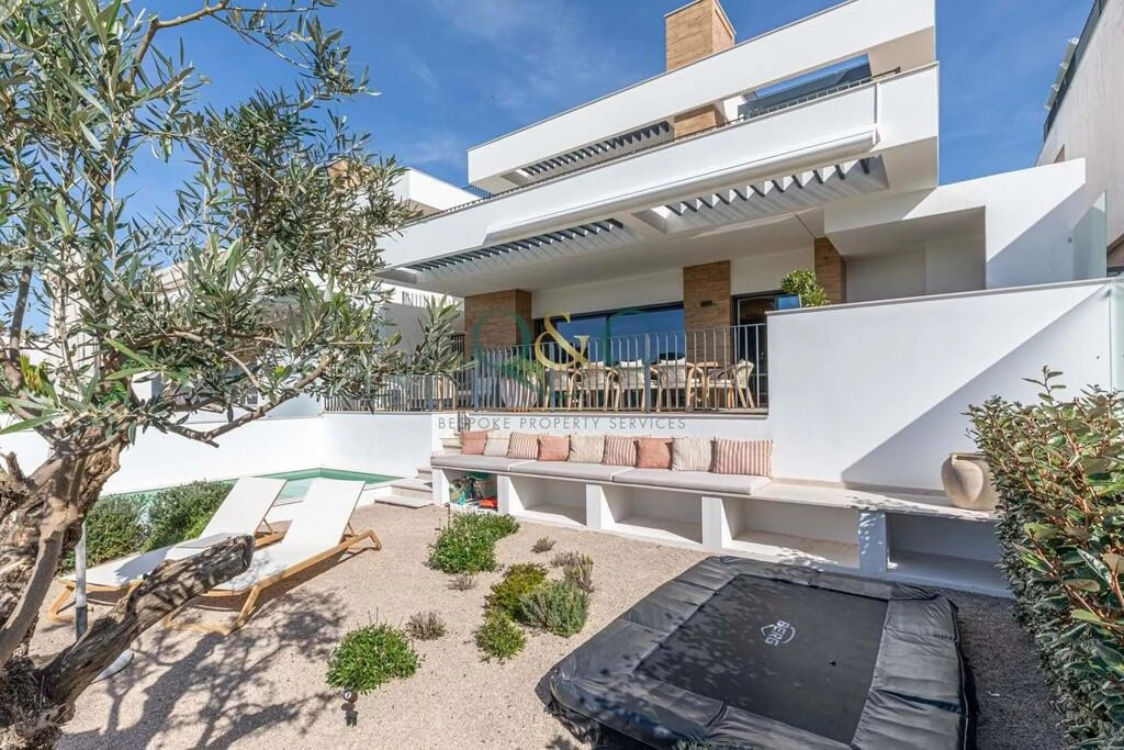 4 Bedroom Villa For Sale in Quarteira 4 Bedroom Villa For Sale in Quarteira