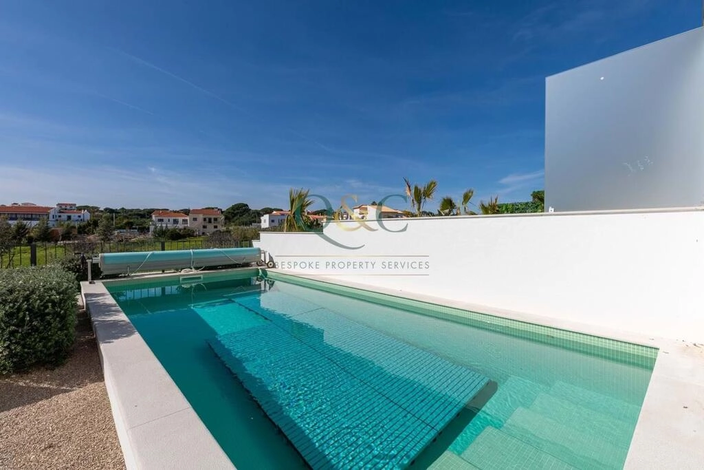4 Bedroom Villa For Sale in Quarteira 4 Bedroom Villa For Sale in Quarteira