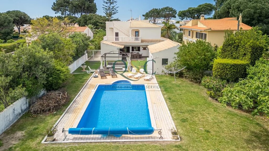 4 Bedroom Villa For Sale in Quarteira 4 Bedroom Villa For Sale in Quarteira