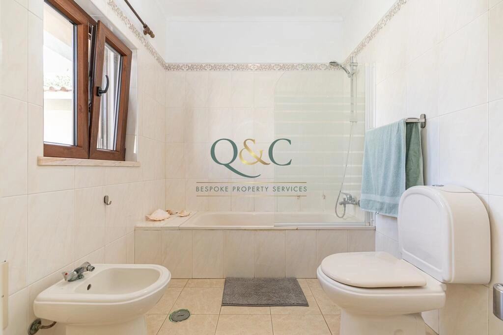 4 Bedroom Villa For Sale in Quarteira 4 Bedroom Villa For Sale in Quarteira