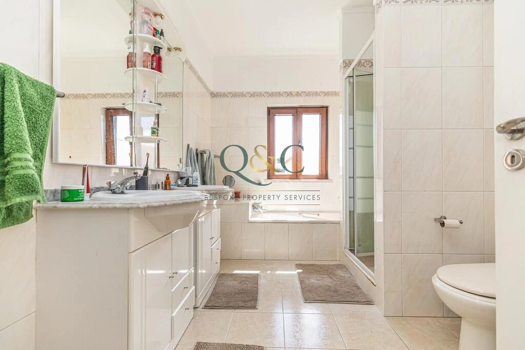 4 Bedroom Villa For Sale in Quarteira 4 Bedroom Villa For Sale in Quarteira