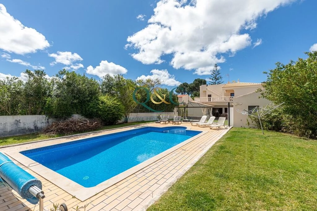 4 Bedroom Villa For Sale in Quarteira 4 Bedroom Villa For Sale in Quarteira