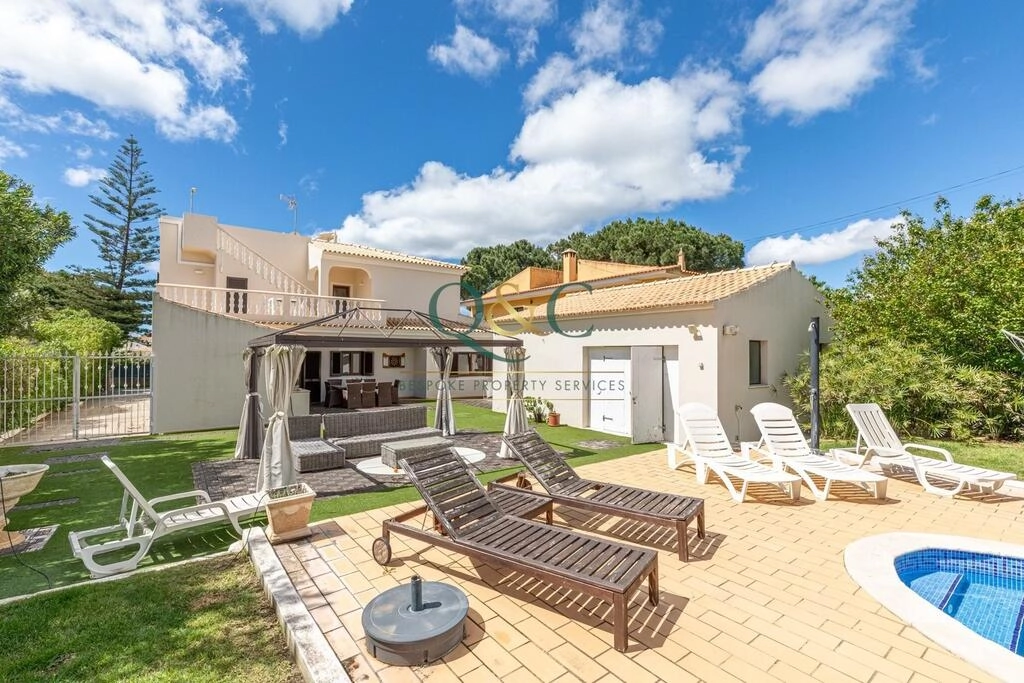 4 Bedroom Villa For Sale in Quarteira 4 Bedroom Villa For Sale in Quarteira
