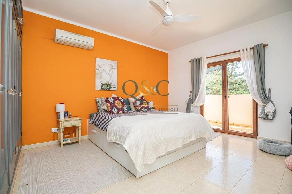 4 Bedroom Villa For Sale in Quarteira 4 Bedroom Villa For Sale in Quarteira
