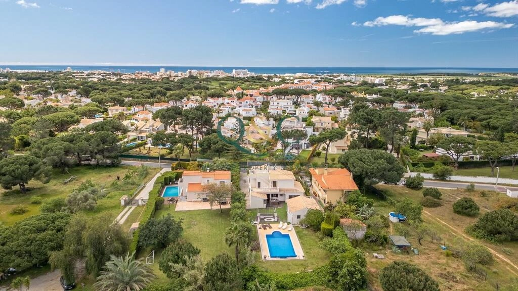 4 Bedroom Villa For Sale in Quarteira 4 Bedroom Villa For Sale in Quarteira