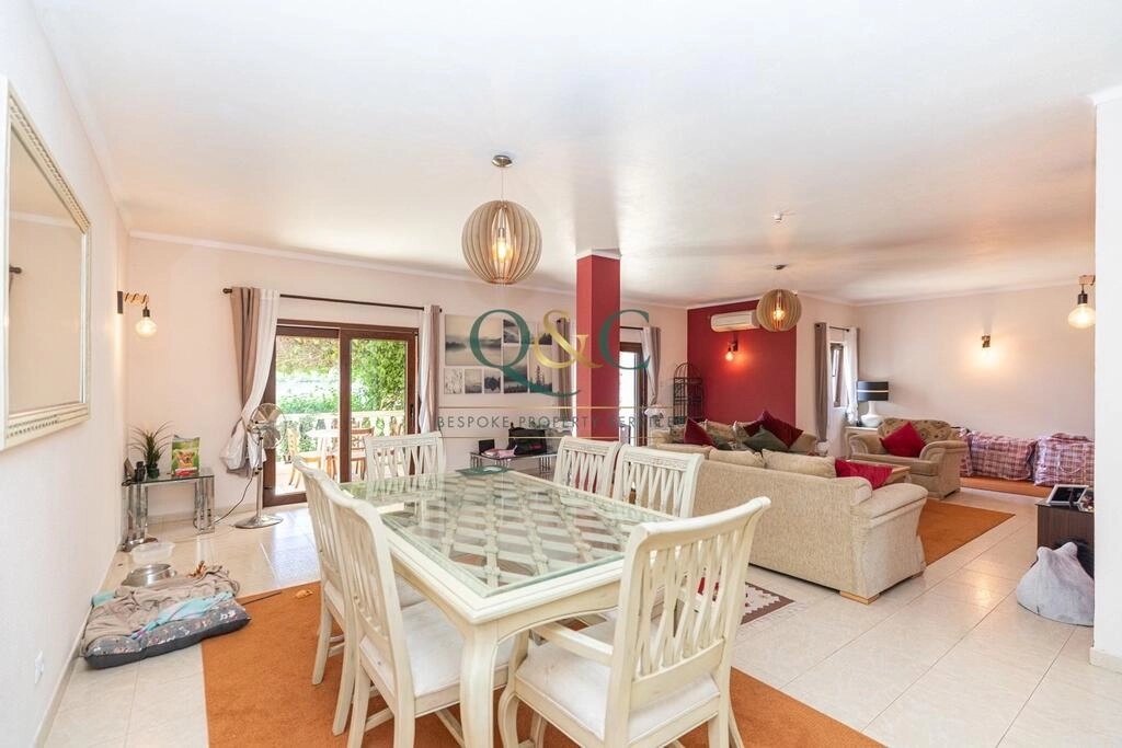 4 Bedroom Villa For Sale in Quarteira 4 Bedroom Villa For Sale in Quarteira