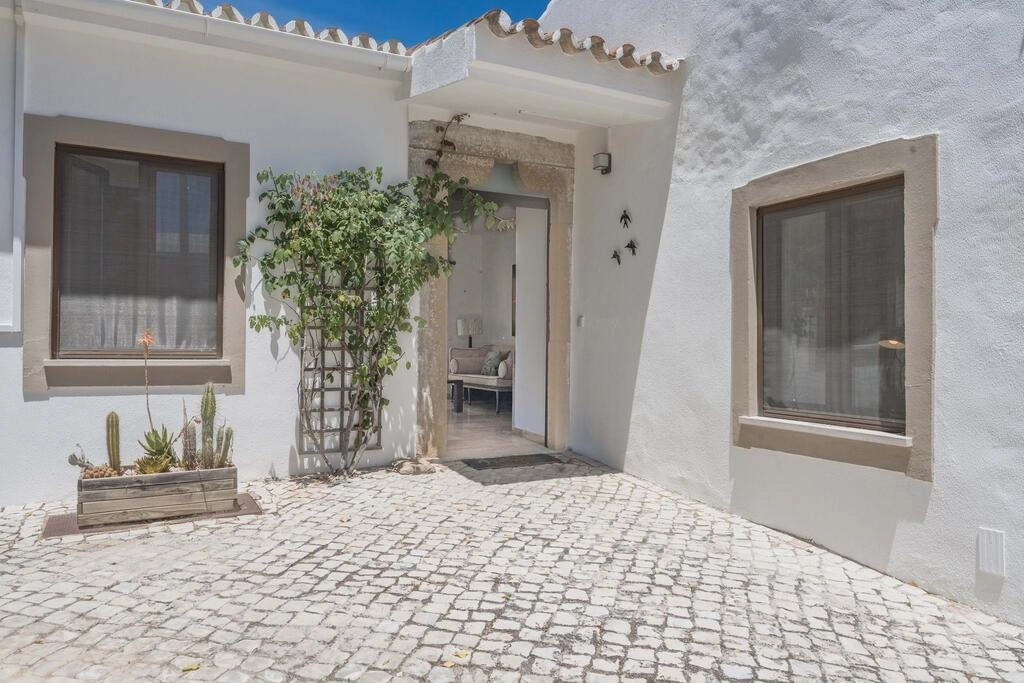 Villa avec 4 chambres à vendre à Santa Bárbara de Nexe Villa avec 4 chambres à vendre à Santa Bárbara de Nexe
