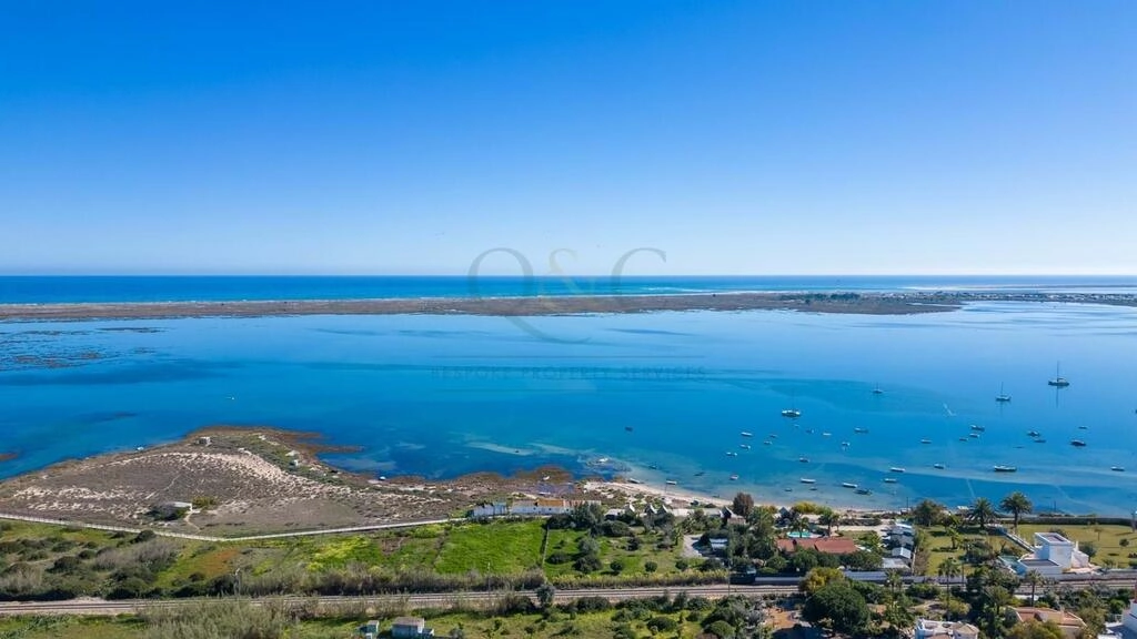 Propriété unique avec vue sur la mer à Ria Formosa, près d'O Propriété unique avec vue sur la mer à Ria Formosa, près d'O