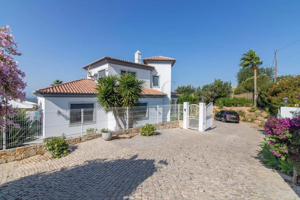 Villa avec 4 chambres à vendre à Loulé (São Clemente) Villa avec 4 chambres à vendre à Loulé (São Clemente)