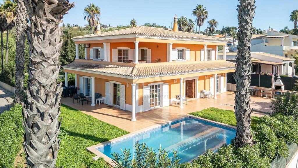 Villa com 4 quartos à venda em Almancil Villa com 4 quartos à venda em Almancil