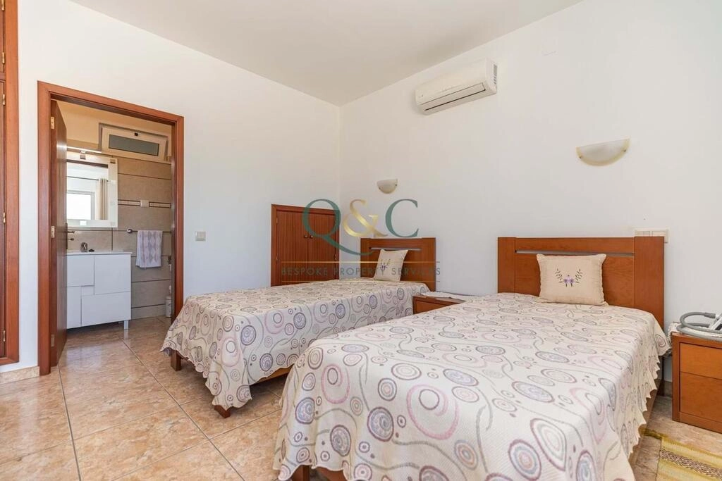 Villa com 4 quartos à venda em Estoi Villa com 4 quartos à venda em Estoi