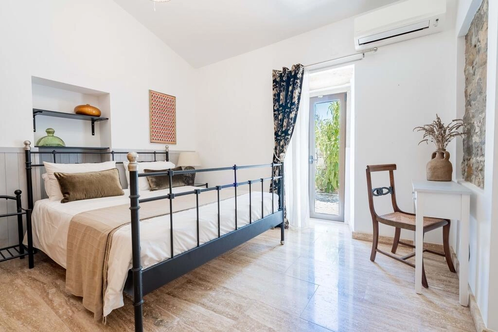 Villa com 4 quartos à venda em Santa Bárbara de Nexe Villa com 4 quartos à venda em Santa Bárbara de Nexe