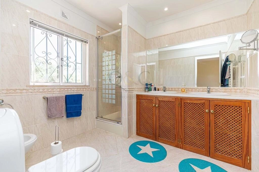 Villa com 4 quartos à venda em Santa Bárbara de Nexe Villa com 4 quartos à venda em Santa Bárbara de Nexe