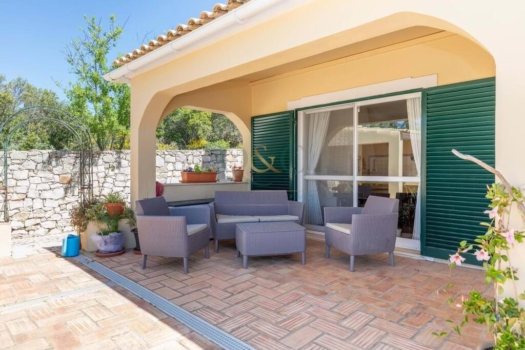 Villa com 4 quartos à venda em Santa Bárbara de Nexe Villa com 4 quartos à venda em Santa Bárbara de Nexe