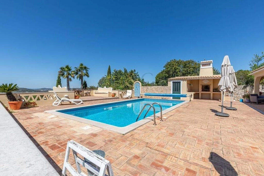 Villa com 4 quartos à venda em Santa Bárbara de Nexe Villa com 4 quartos à venda em Santa Bárbara de Nexe