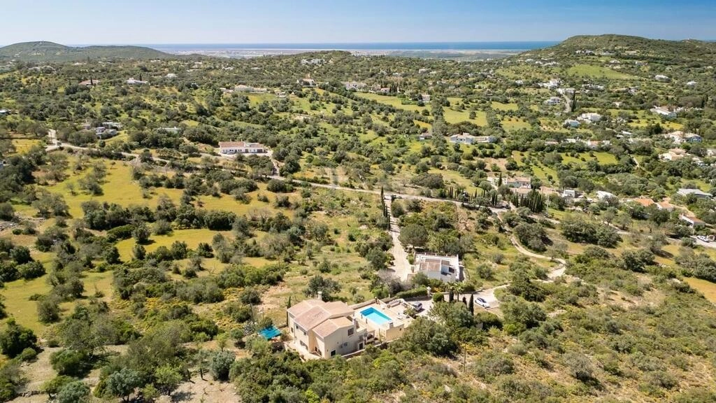 Villa com 4 quartos à venda em Santa Bárbara de Nexe Villa com 4 quartos à venda em Santa Bárbara de Nexe