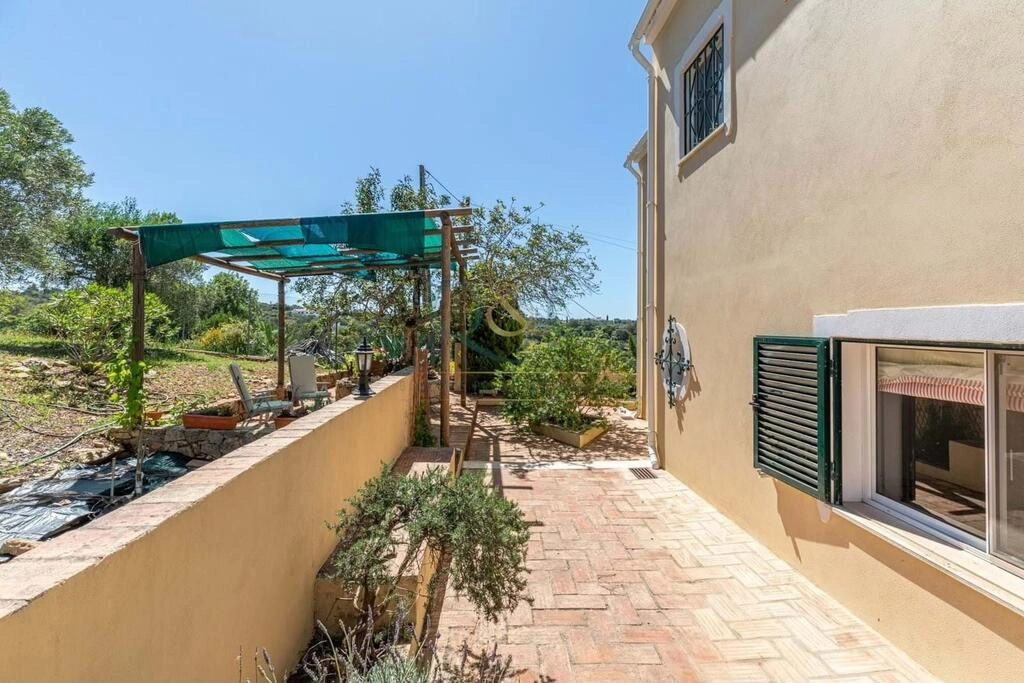 Villa com 4 quartos à venda em Santa Bárbara de Nexe Villa com 4 quartos à venda em Santa Bárbara de Nexe