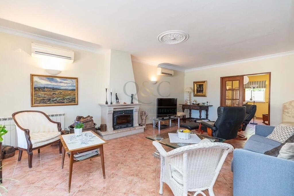 Villa com 4 quartos à venda em Santa Bárbara de Nexe Villa com 4 quartos à venda em Santa Bárbara de Nexe