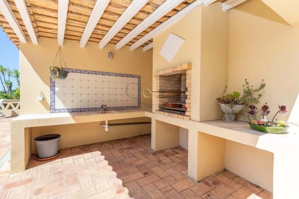 Villa com 4 quartos à venda em Santa Bárbara de Nexe Villa com 4 quartos à venda em Santa Bárbara de Nexe