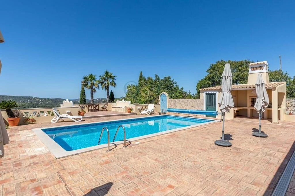 Villa com 4 quartos à venda em Santa Bárbara de Nexe Villa com 4 quartos à venda em Santa Bárbara de Nexe